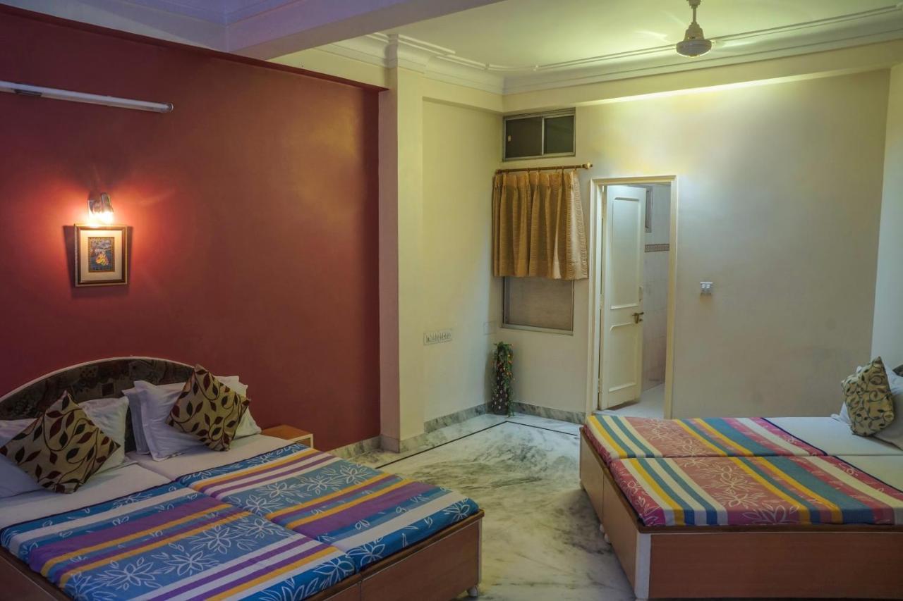 Hotel Laxmi Palace Удайпур Екстериор снимка