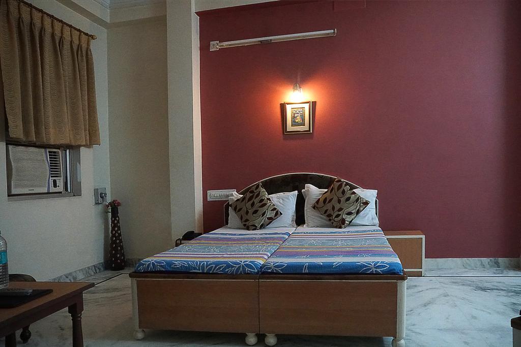 Hotel Laxmi Palace Удайпур Екстериор снимка